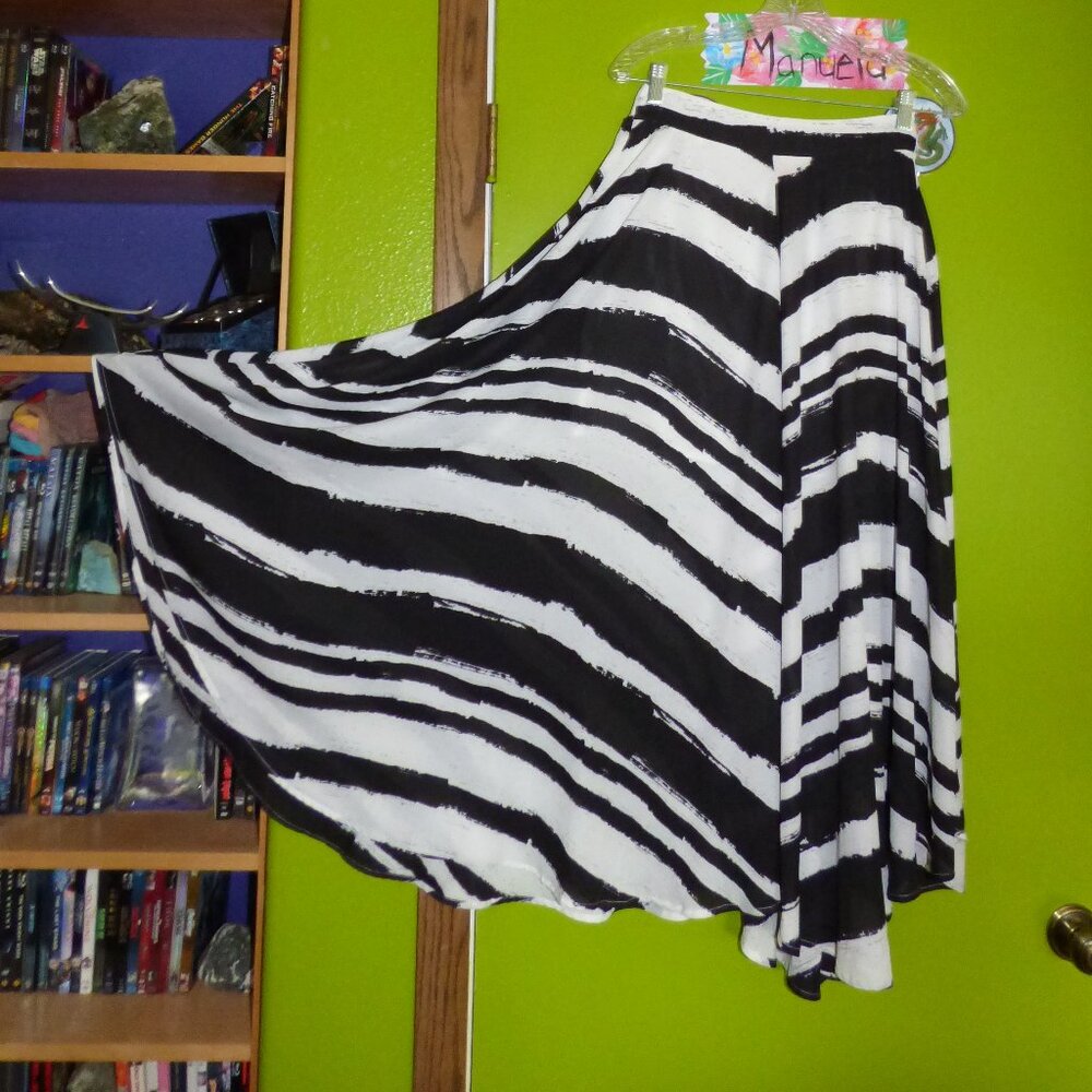 QUIRKY ROCKABILLY GOTH BOHO BLACK WHITE STRIPPED PIN UP CIRCLE SKIRT SZ S